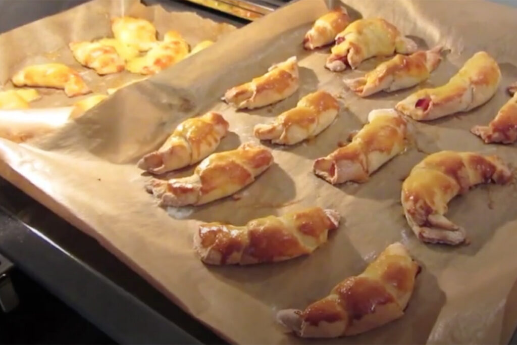 Schinkenhörnchen aus Quarkteig Rezept – Sandra Kienzle