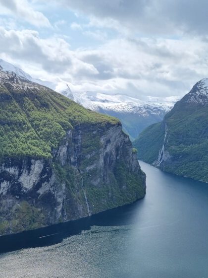 GeirangerFjord mit Blick auf die "sieben Schwestern"